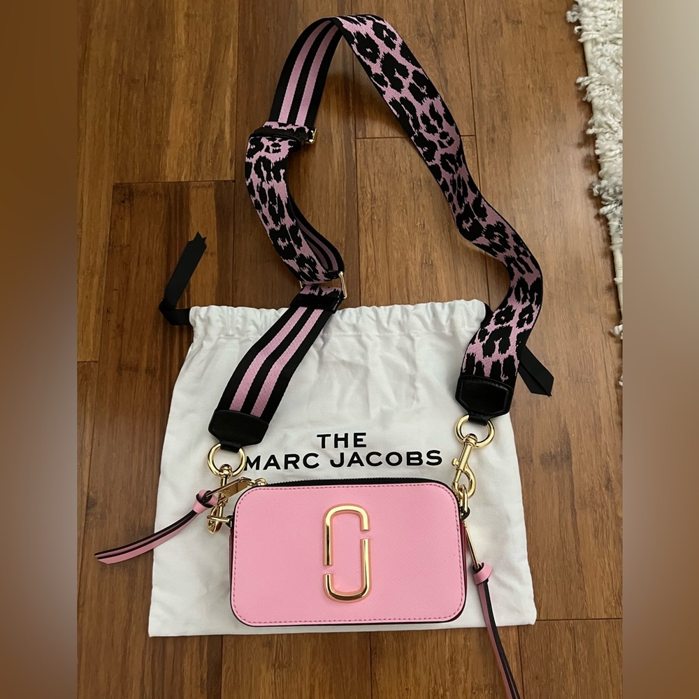 Marc Jacobs The Snapshot Camera Bag In Pink/Red Leopard